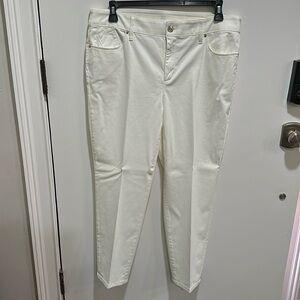 Chico’s capri pants size 3P/16P off white